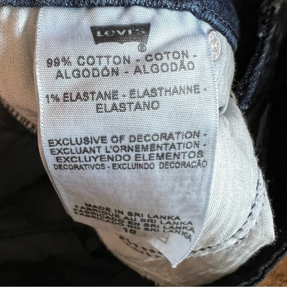 Levi’s Demi Curve Dark Wash Denim Capris - Picture 4 of 7